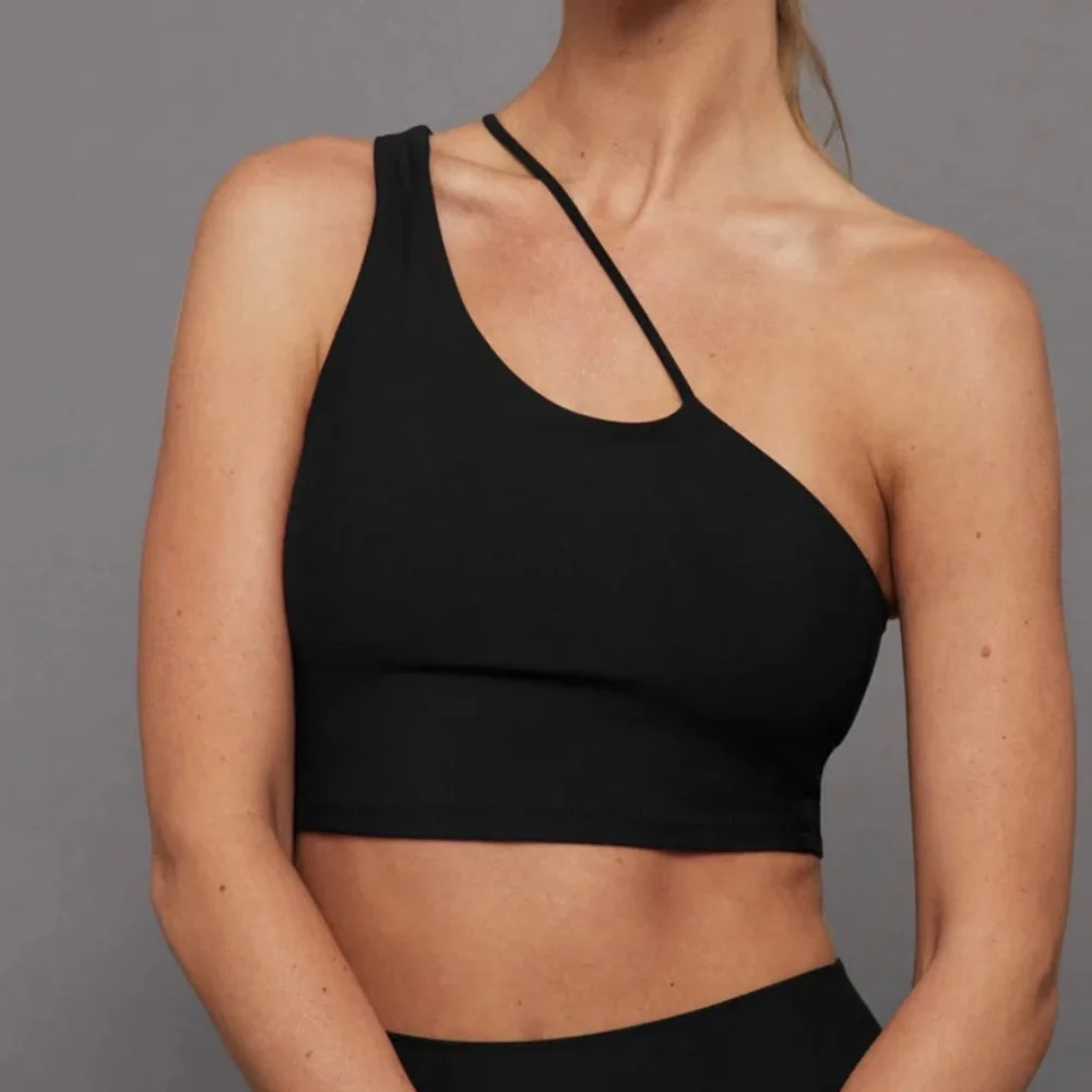 CARBON38 One‎ Shoulder Convertible Bra Top in Melt medium black